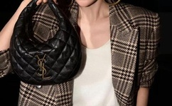 晚上又叫又疼的打扑克